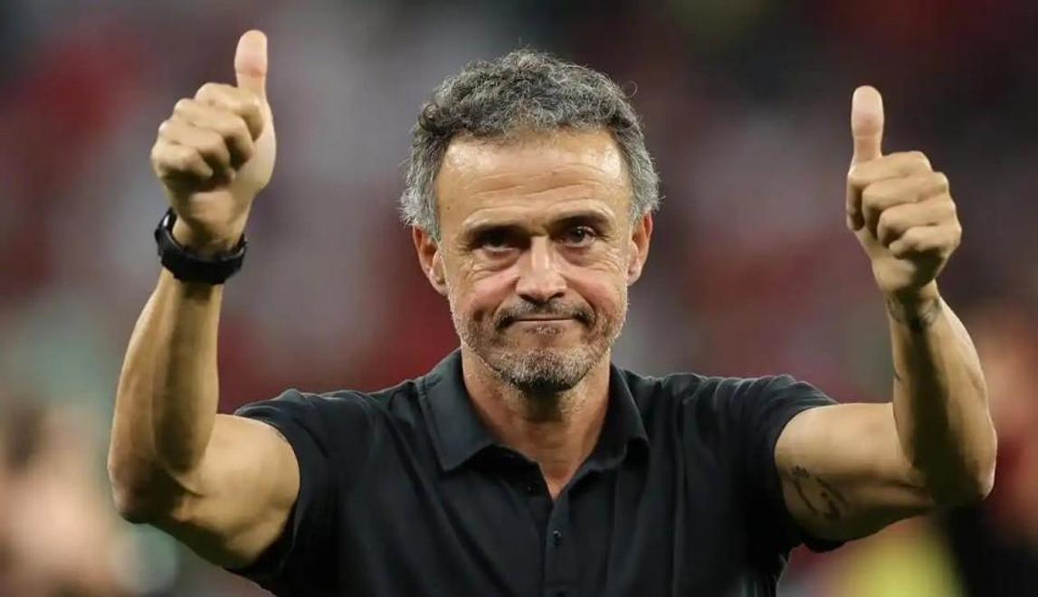 AYX爱游戏中国-萨拉赫新星比赛规则变更表现突出，德国队前途光明！赛场气氛高涨(萨拉赫现在在哪个球队)