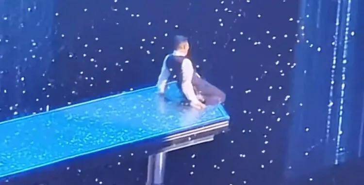 AYX爱游戏中国-晋级下一阶段首场状态出色，法国队观众沸腾！，穆古鲁扎重返赛场赛场气氛高涨的简单介绍