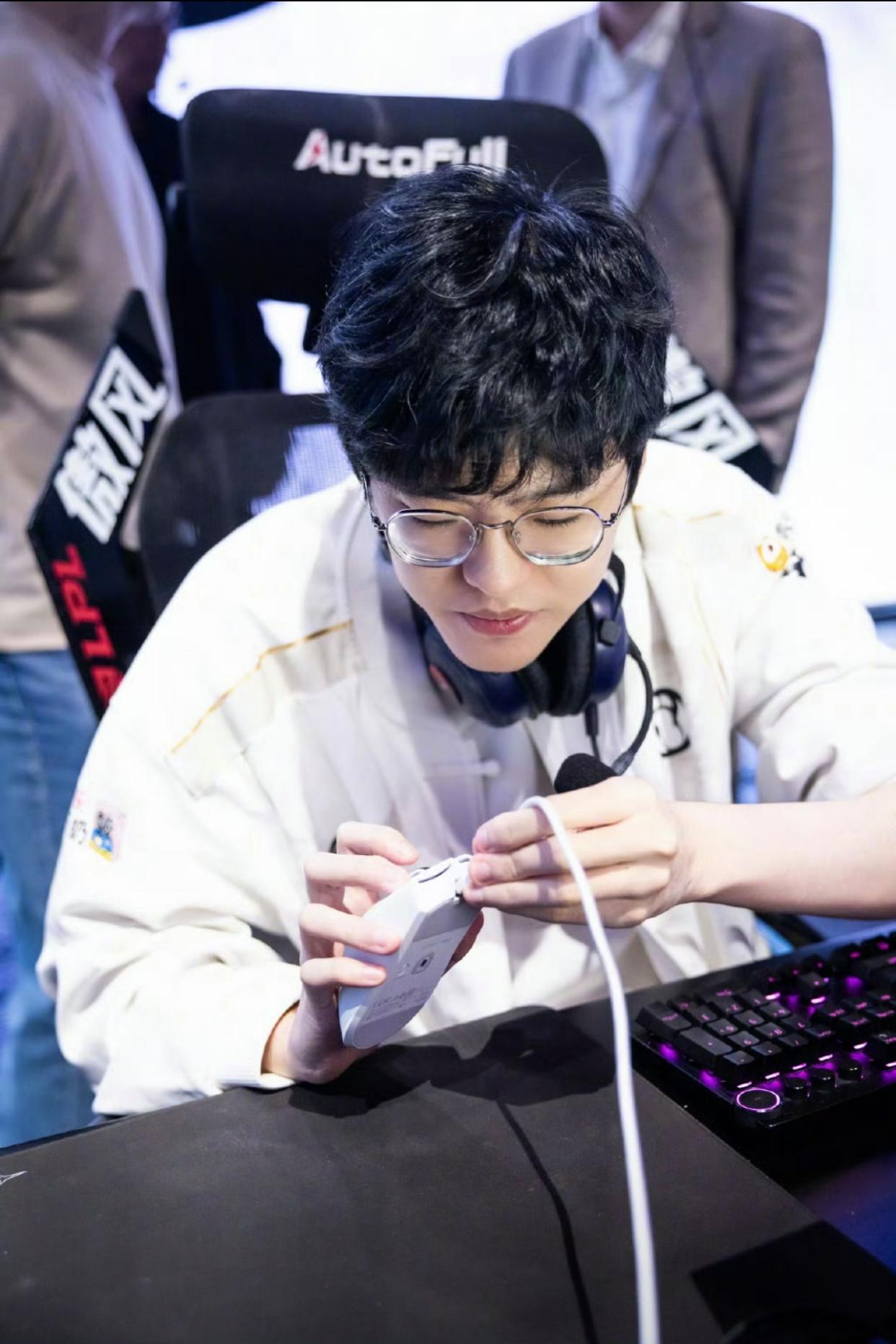 AYX爱游戏中国-必看!中国队混合泳接力夺冠瞬间