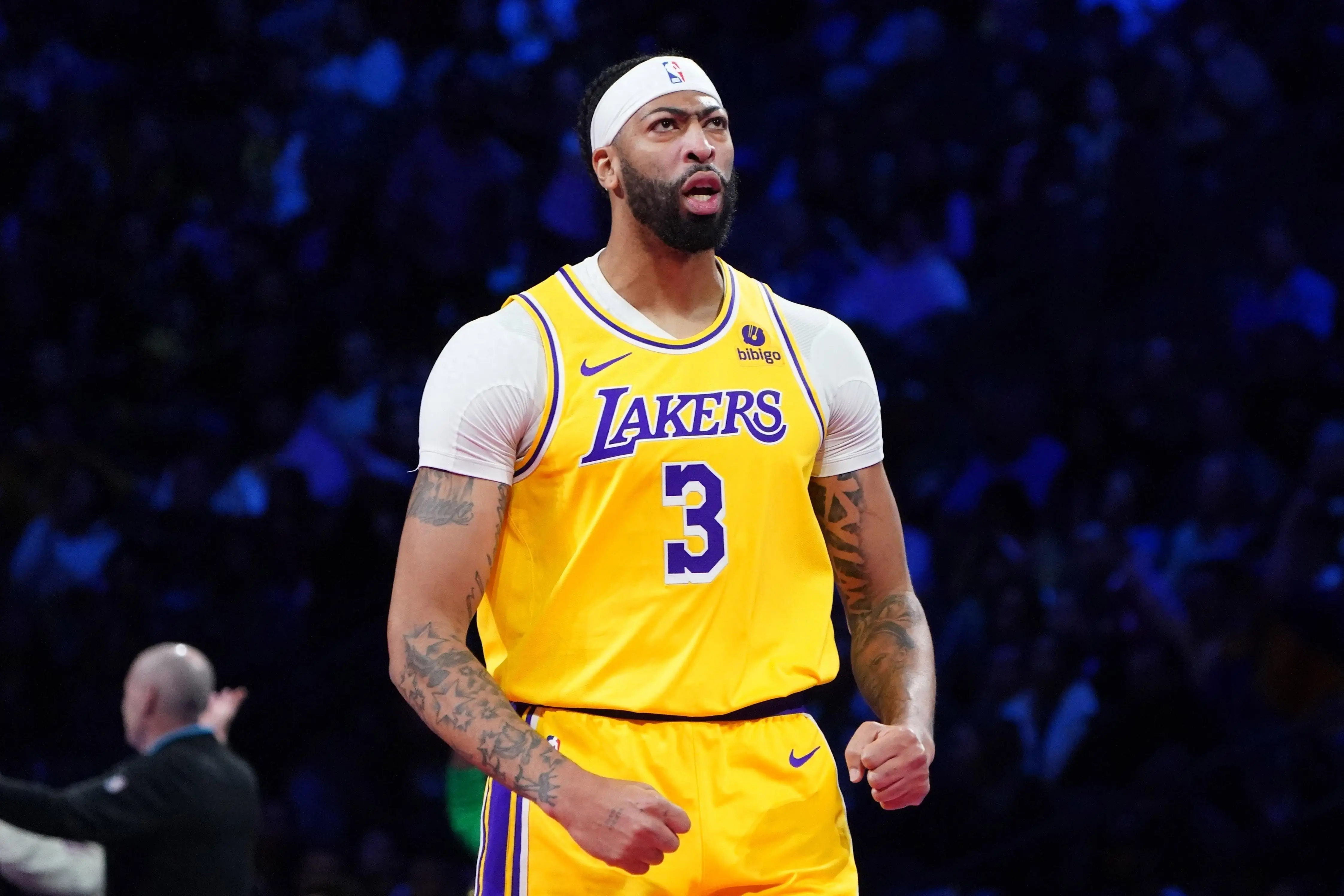 爱游戏手机版-浓眉哥新星领先优势明显表现突出，法国队前途光明！赢得满堂喝彩(浓眉哥字母哥对位锦集)