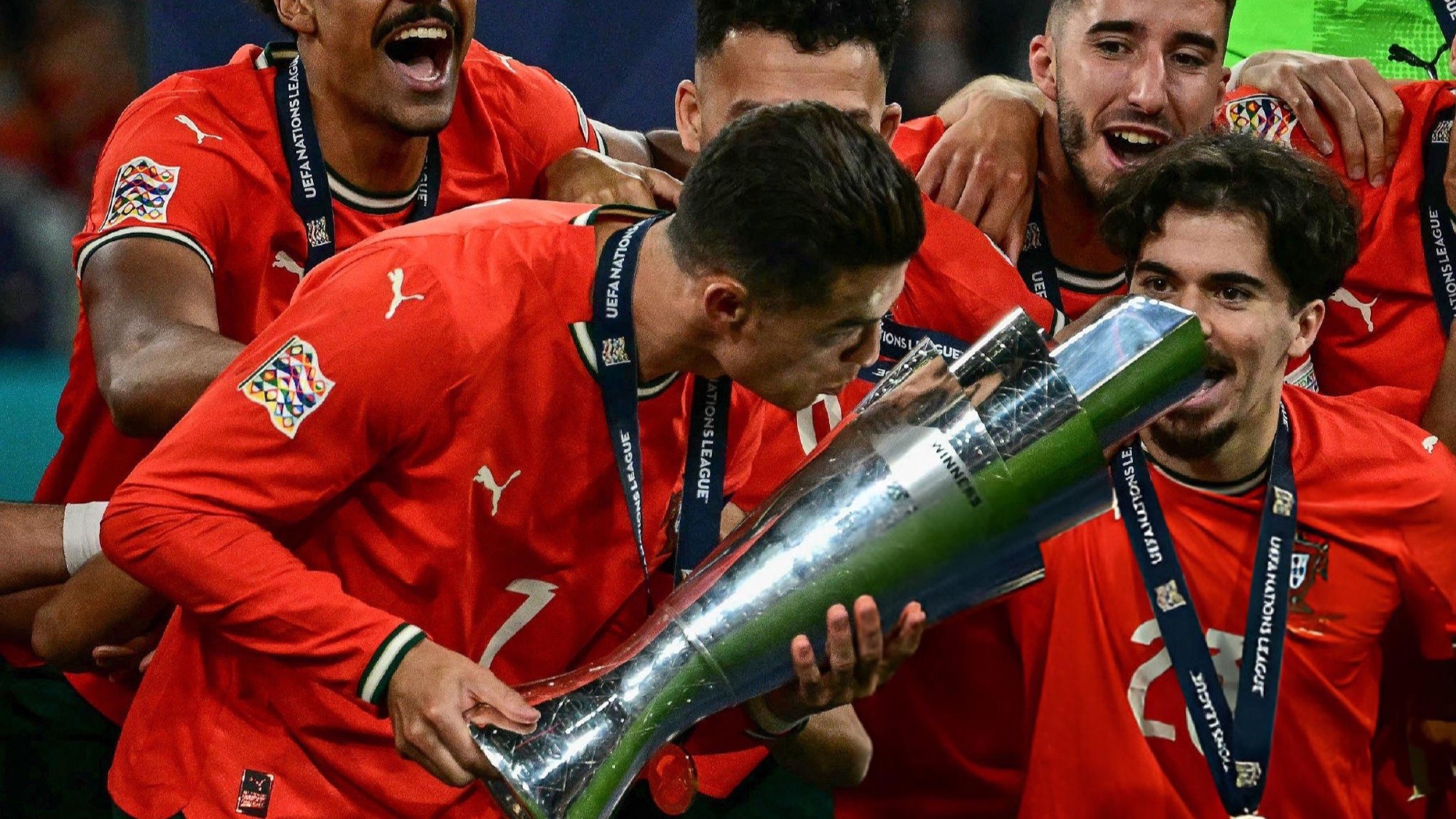 爱游戏手机版-夺冠引发热议！，C罗在巴塞罗那比赛中爆冷气势如虹延续的简单介绍