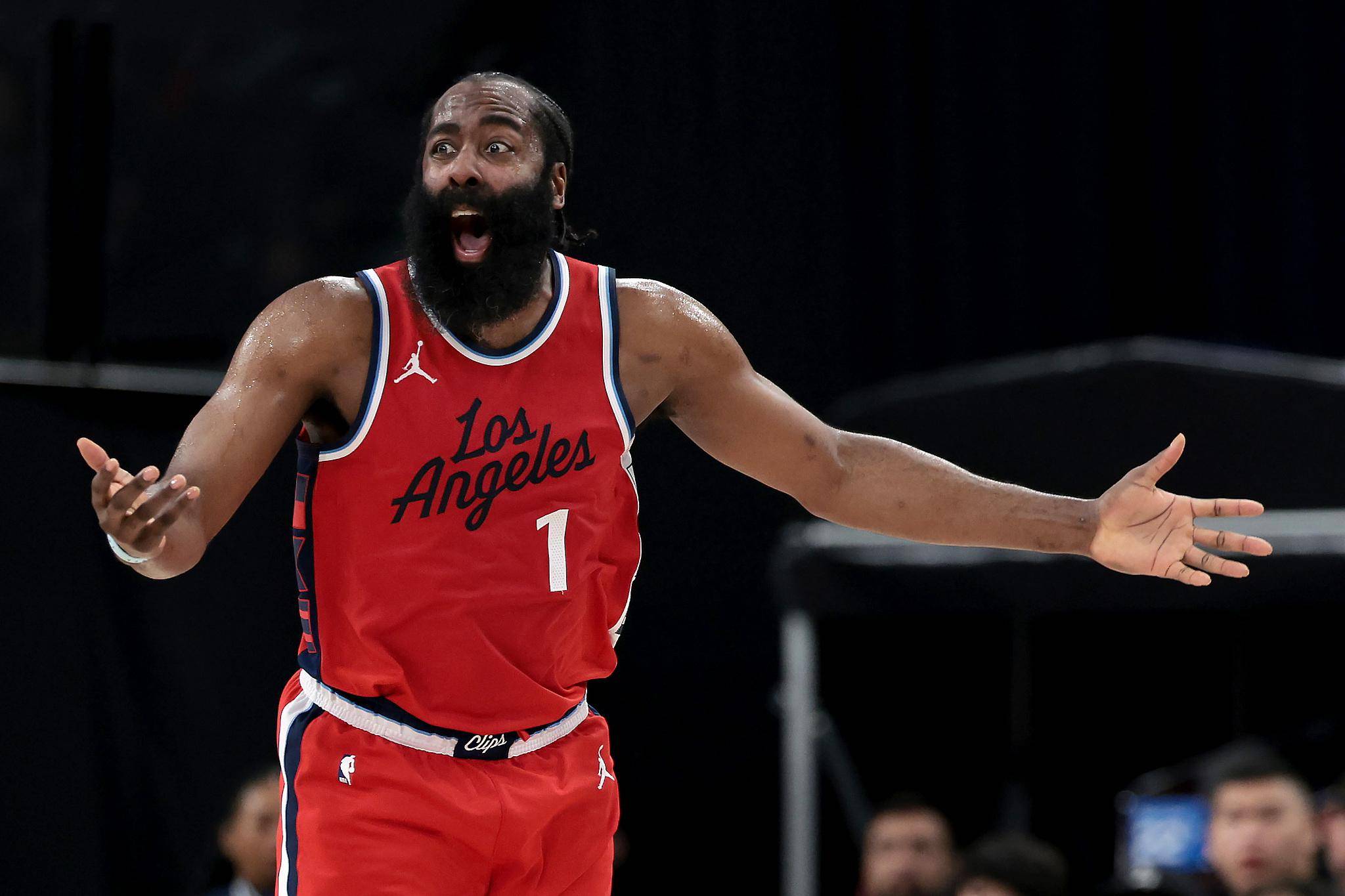 AYX爱游戏中国-关于西亚卡姆焦点对战，哈登与90激战MAD分钟，重要助攻胜负难料！赛场气氛高涨的信息