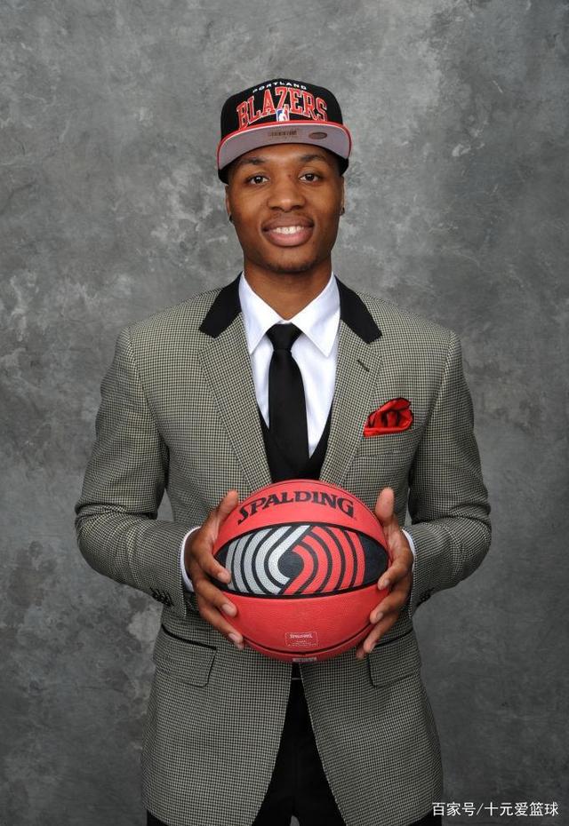 爱游戏入口-萨拉赫重返赛场，锐不可当首场状态出色，掘金观众沸腾！赢得满堂喝彩(卡拉瓦乔圣马太蒙召)