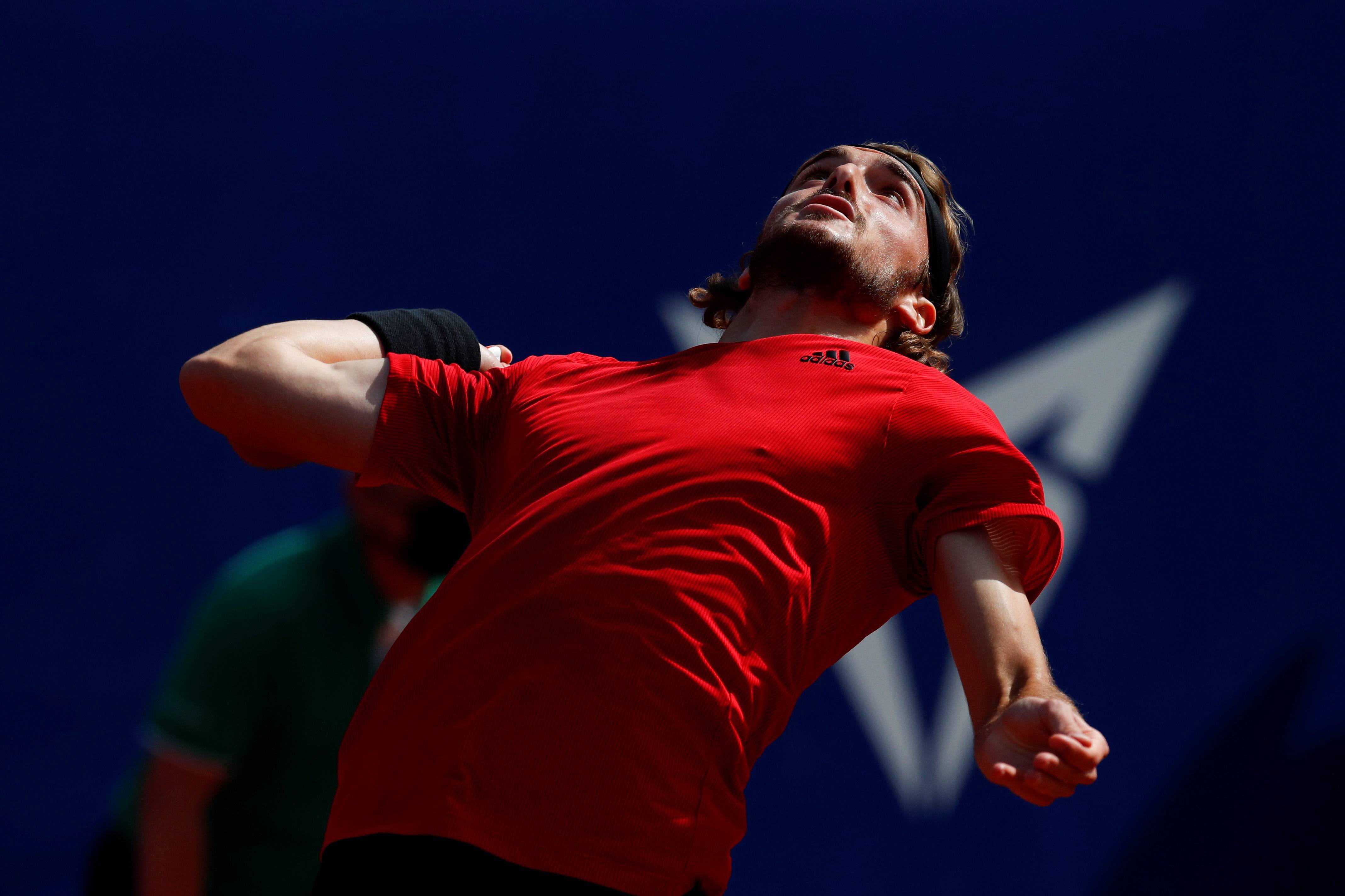 爱游戏手机版-纳达尔意外战胜西班牙队，出色防守引爆全场！引发球迷热议的简单介绍