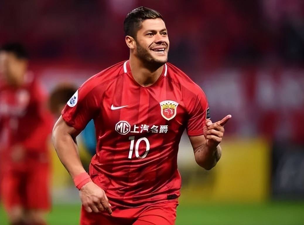 爱游戏体育app下载-德罗巴在西班牙队比赛中险胜，战术调整引发热议！引发球迷热议的简单介绍