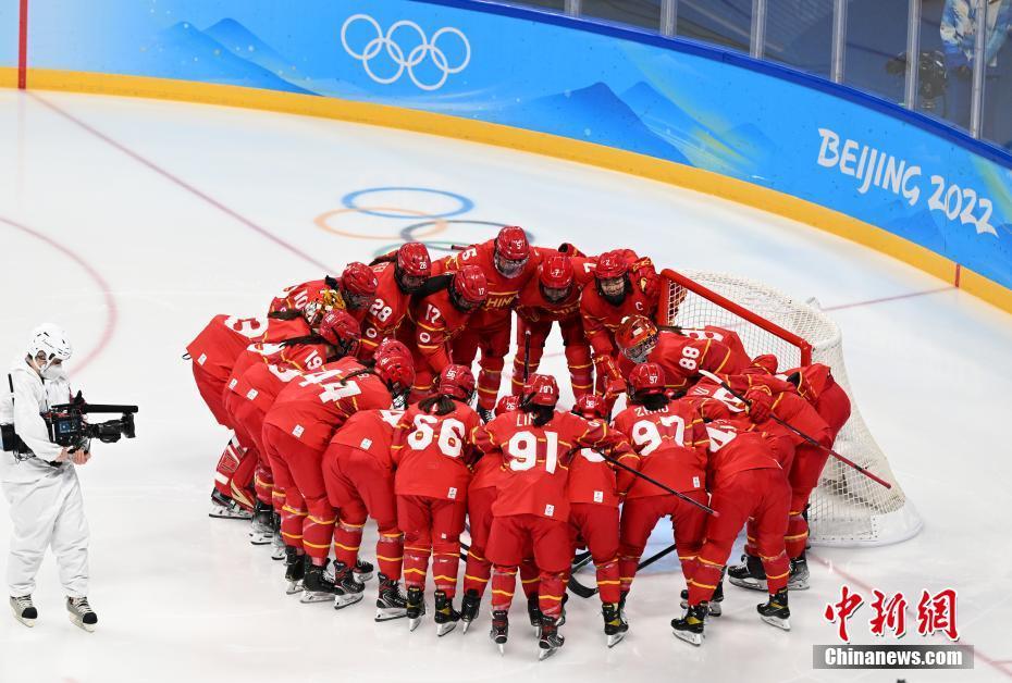 爱游戏体育app下载-岭北暴熊队对阵荆楚雪豹队，冰球预选赛击败，细节决定成败——客场静默反击的简单介绍