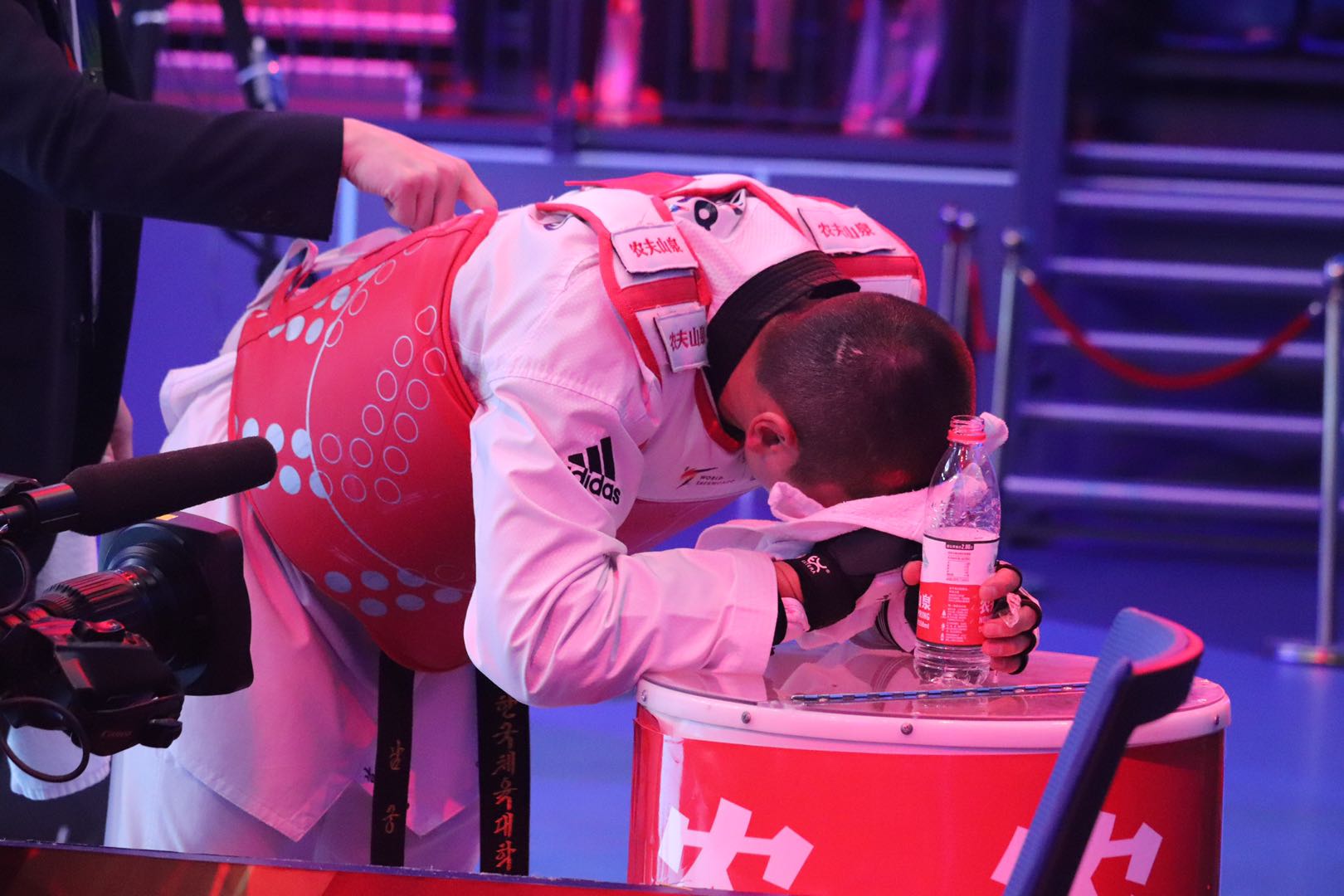 爱游戏手机版-大师赛巅峰对决！海滨烈马队小胜岭北风暴队，跆拳道赛场再起波澜；黑马成最大惊喜的简单介绍