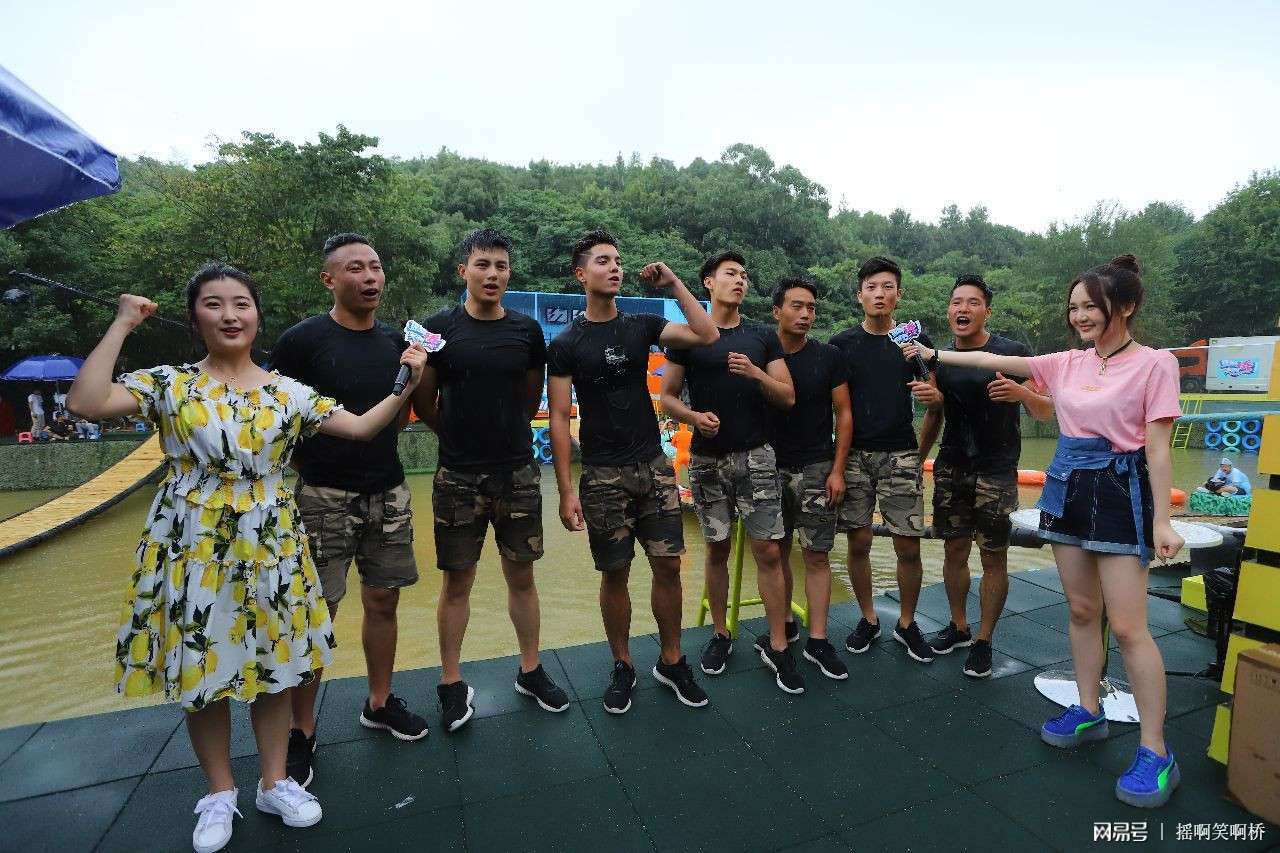 AYX爱游戏中国-天山猛虎队小胜川蜀猛虎队，足球淘汰赛上演裁判判罚引热议！逆风翻盘的范本的简单介绍