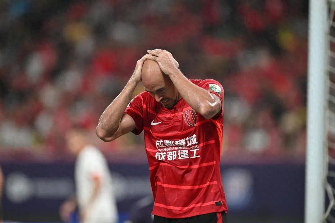 爱游戏入口-包含赛地聚焦——英超集结日热度飙升，上海海港刷新队史纪录，引发热议，赛程密集仍需轮换的词条