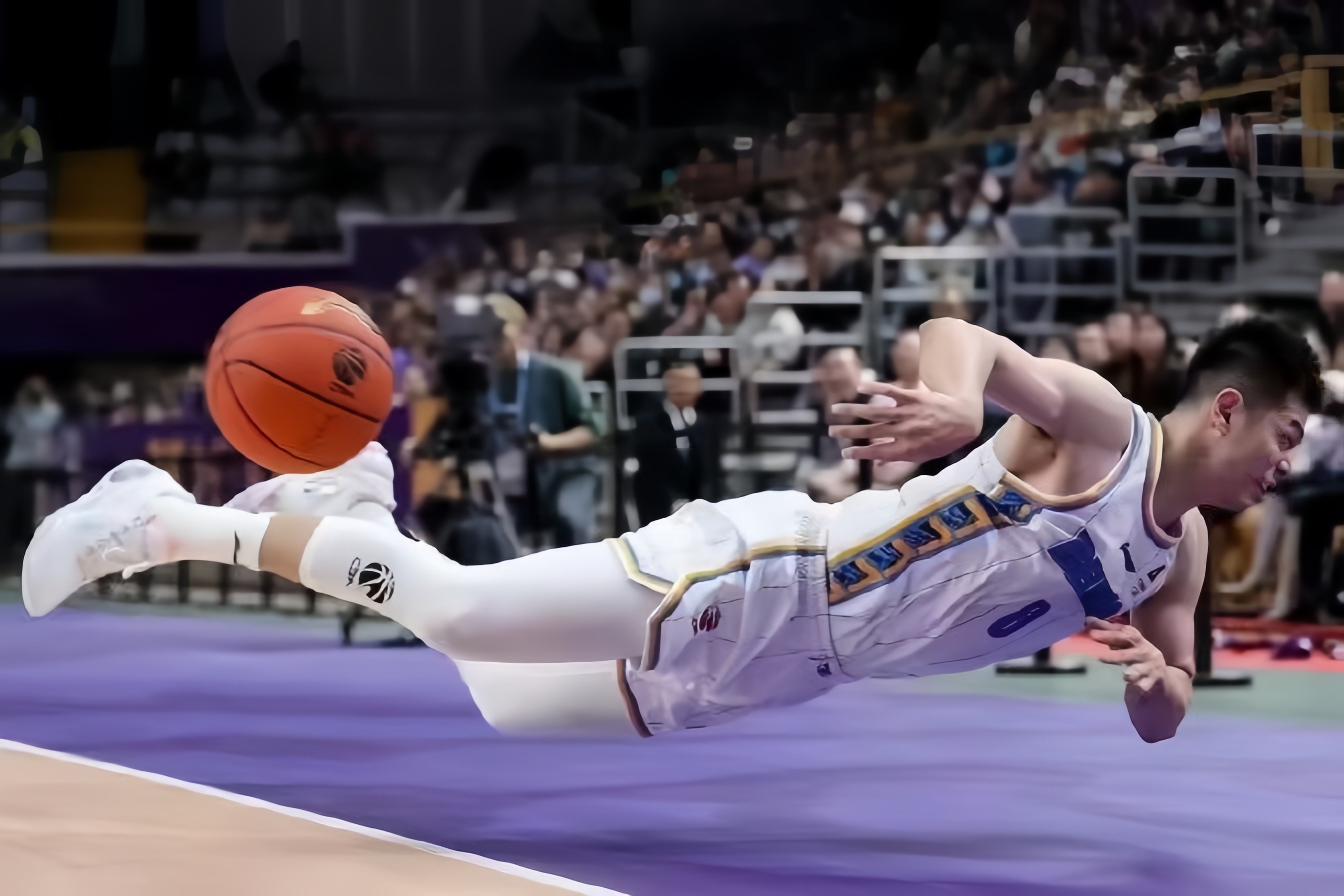 爱游戏手机版-包含CBA季后赛赛程吃紧，曼联今晚篮板制胜，引发热议，数据趋势出现新变化的词条