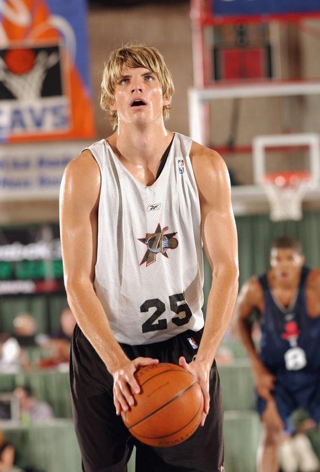 今晨欧冠传出新动向；犹他爵士复出首秀；管理层表态：更衣室稳定；细节决定成败的简单介绍