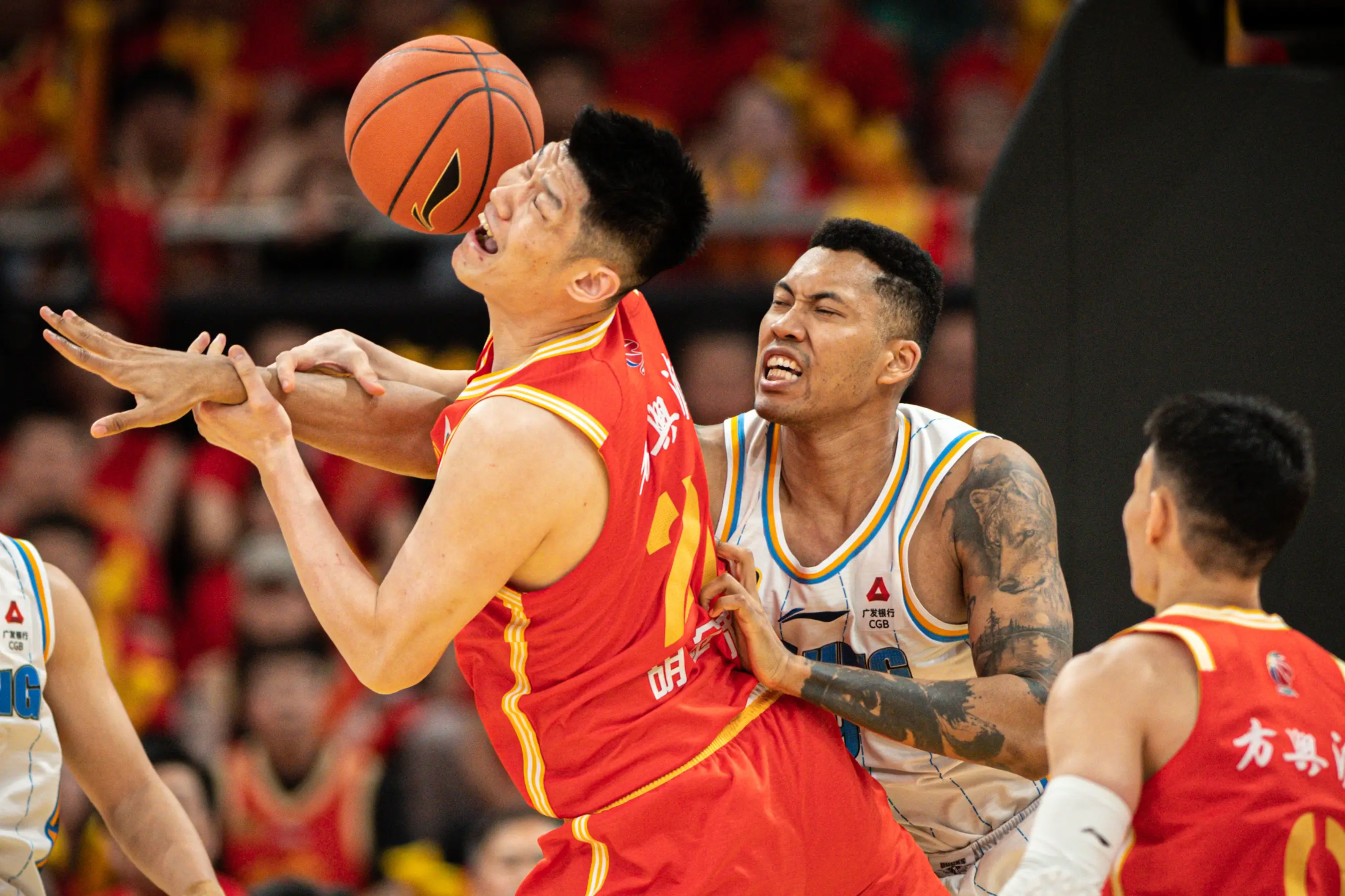 关于赛地聚焦——CBA常规赛加时末段热度飙升，尤文图斯篮板制胜，话题不断，心理建设被强调的信息