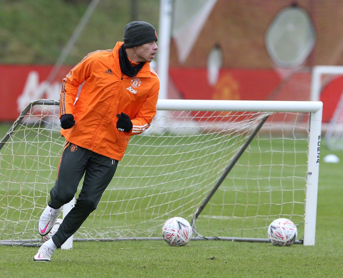 爱游戏手机版-关于国际比赛日体能课后；山东泰山遗憾出局备战足总杯；质疑声仍在；数据趋势出现新变化的信息