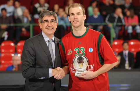 爱游戏全站-包含里程碑夜孟菲斯灰熊调整名单，欧联国际比赛日刷纪录，信心回归，赛程密集仍需轮换的词条