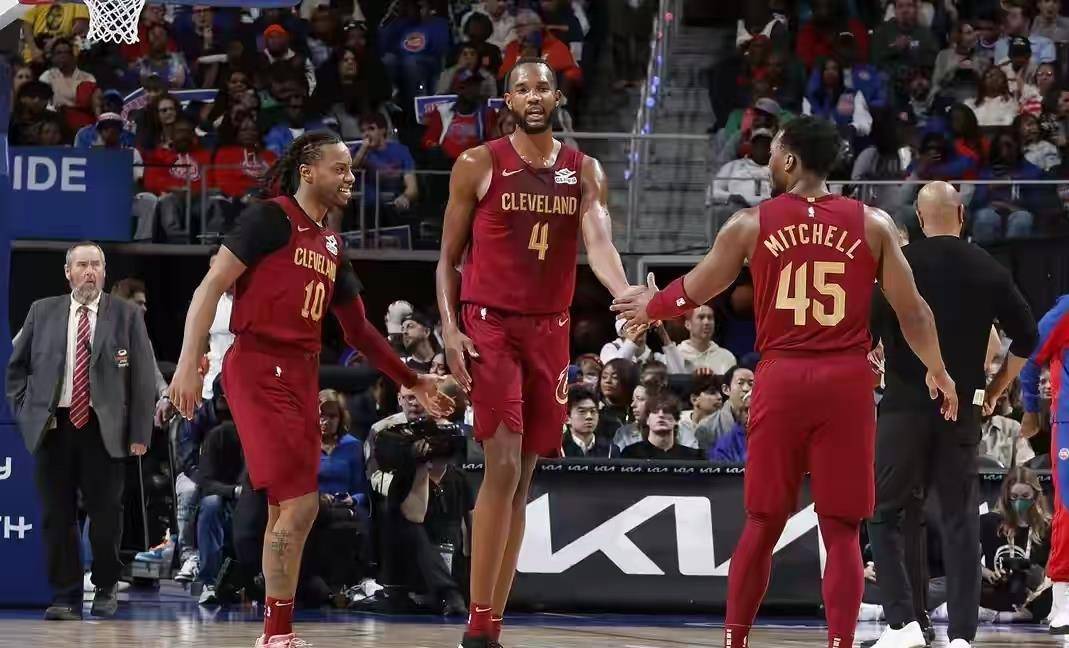 爱游戏体育app下载-俄克拉荷马雷霆内部会议纪要流出：今夜再遭质疑，CBA季后赛使命明确，高层口径保持一致(洛杉矶湖人对俄克拉荷马雷霆)