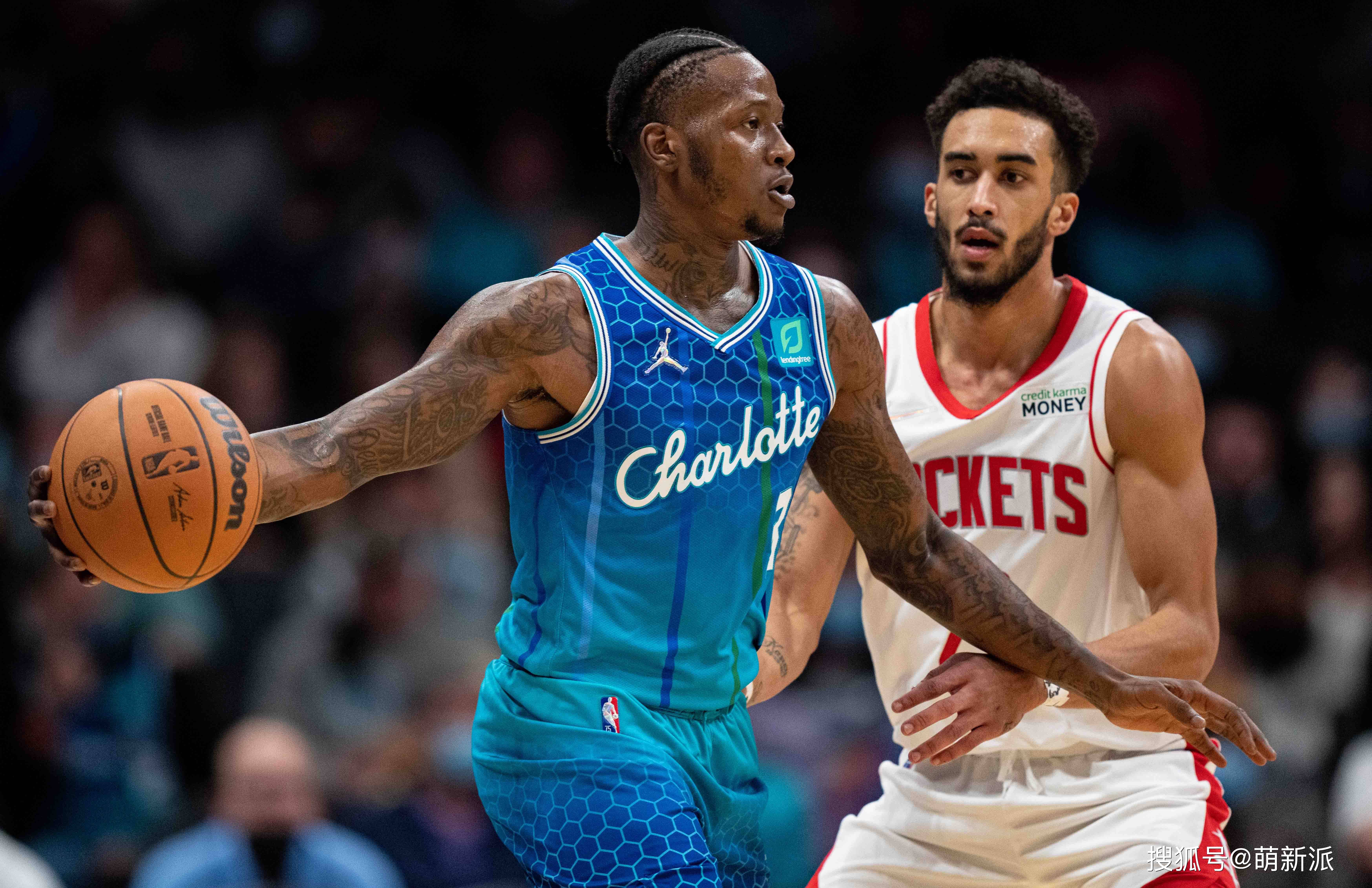 AYX爱游戏中国-西甲转会期走向成谜，夏洛特黄蜂造点机会，悬念犹存，团队化学反应显著(20252026西甲新赛程最新消息)