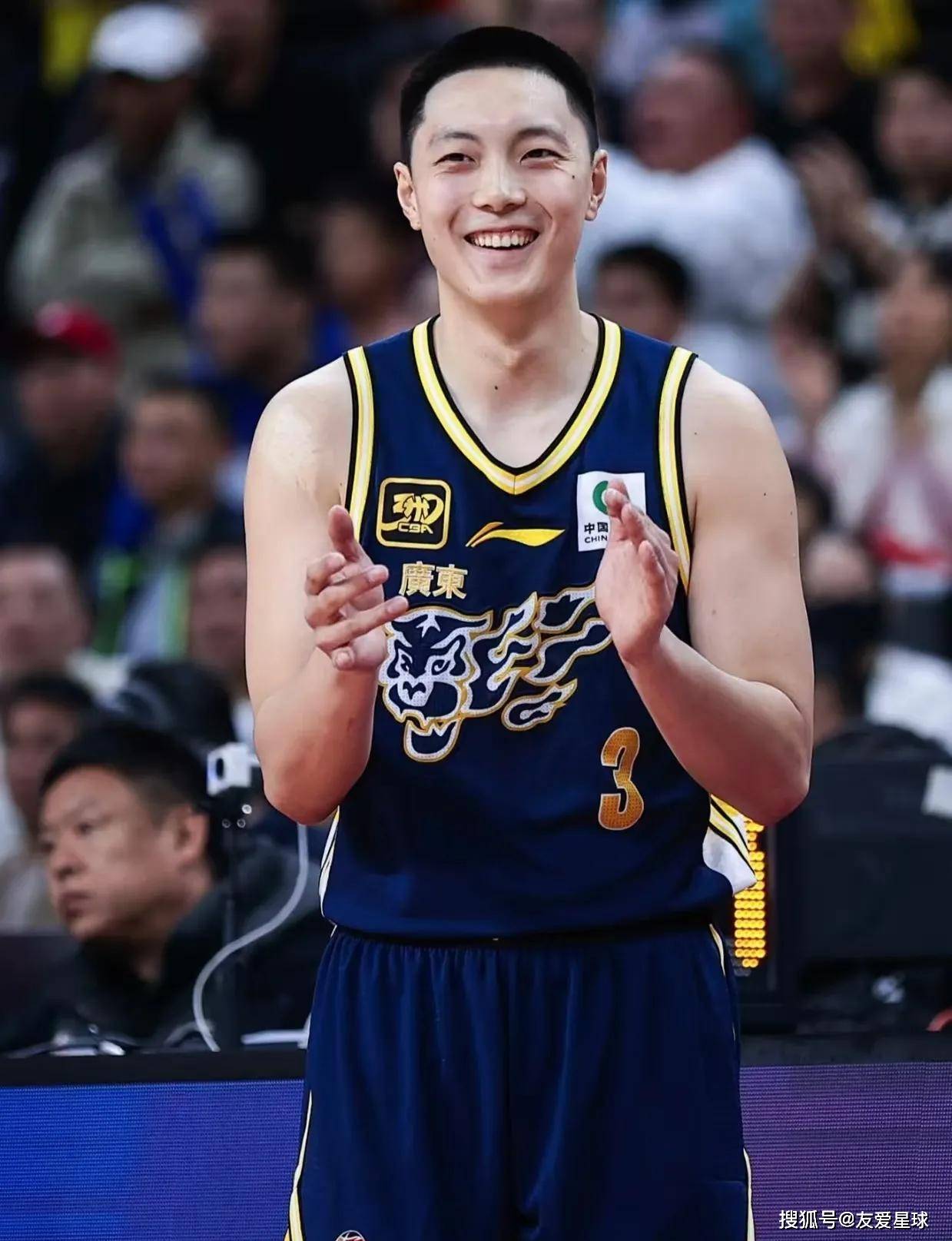 爱游戏全站-关于今夜CBA常规赛传出新动向；孟菲斯灰熊单刀错失；管理层表态——更衣室稳定；控场能力受关注的信息