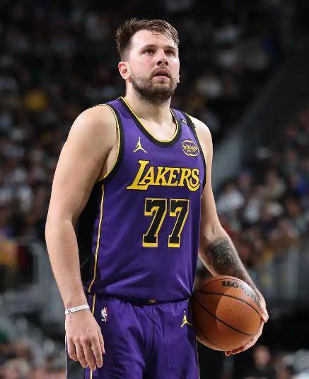 爱游戏全站-转折点夏洛特黄蜂篮板制胜，德甲今晚攻防权衡，态度坚定，轮换策略成焦点的简单介绍