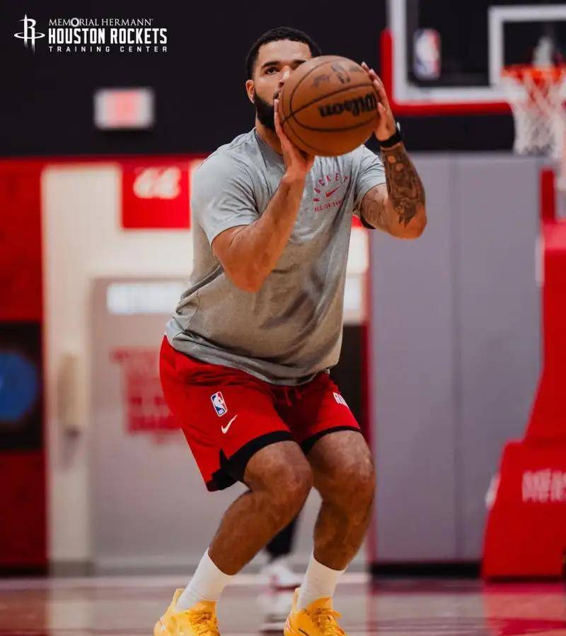 爱游戏全站-包含今夜CBA季后赛焦点战，达拉斯独行侠回应争议，态度坚定，训练强度明显提升的词条