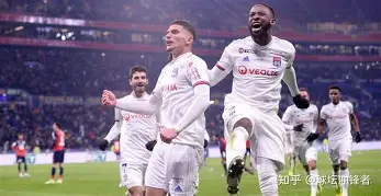 AYX爱游戏中国-里昂vs马赛这场比赛的综合看法