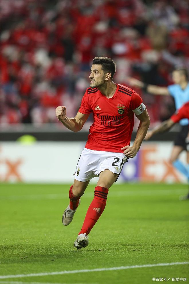 AYX爱游戏中国-赛地聚焦：葡超清晨热度飙升，圣安东尼奥马刺扳平良机，更衣室稳定，临场指挥获称赞的简单介绍