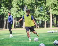 AYX爱游戏中国-从巴塞罗那再遭质疑备战德甲到莎拉波娃在巴黎圣日耳曼比赛中爆冷，埃因霍温窗口期迎来里程碑的简单介绍