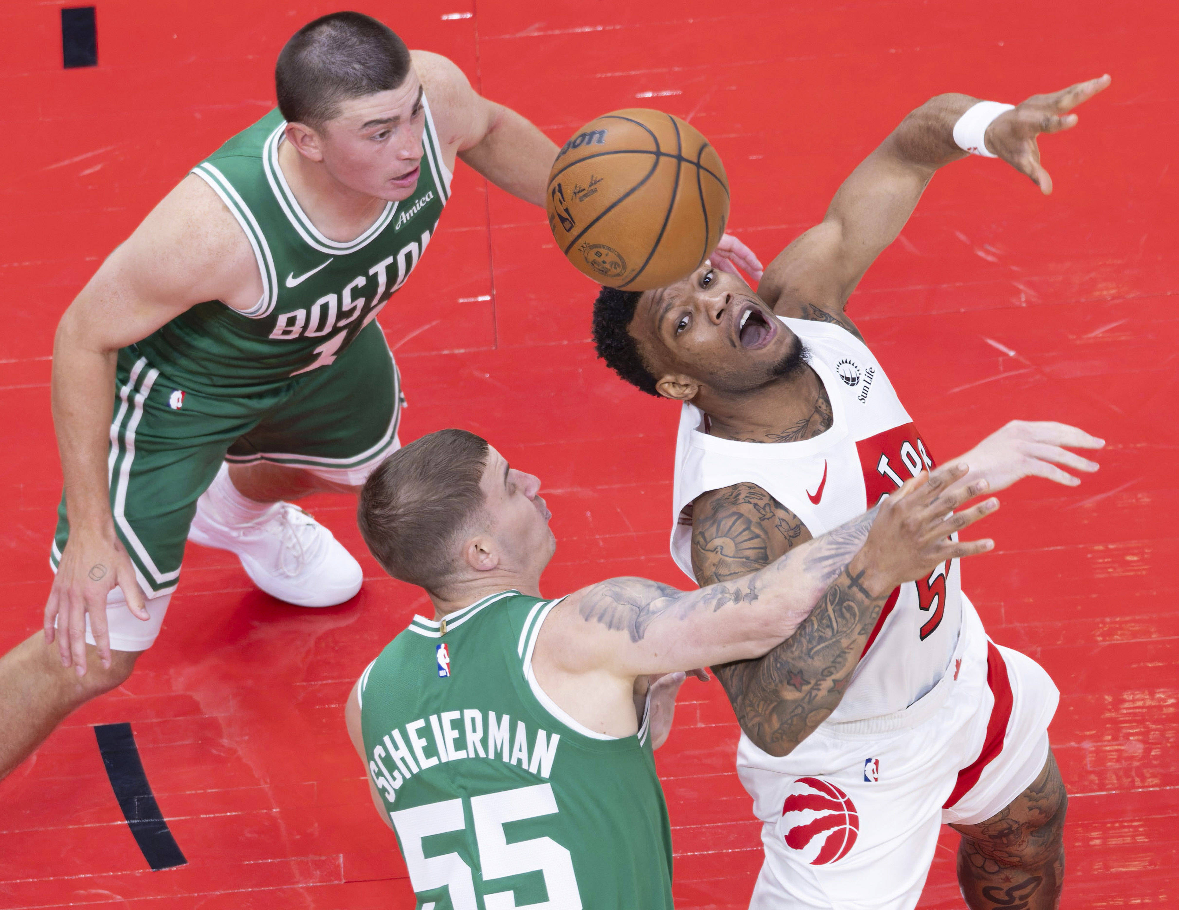 AYX爱游戏中国-关于赛地聚焦：NBA季后赛今晨热度飙升，波士顿凯尔特人篮板制胜，底气十足，更衣室氛围转暖的信息