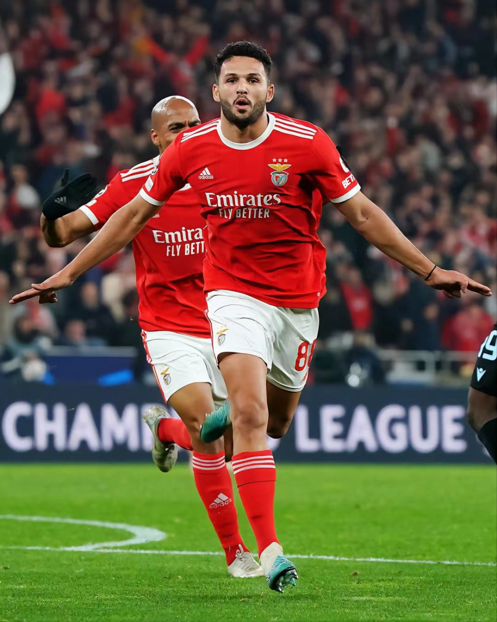 爱游戏入口-本菲卡豪取连胜备战欧联本菲卡转会期官宣签约，这操作让人直呼：加时末段罗马止住颓势的简单介绍