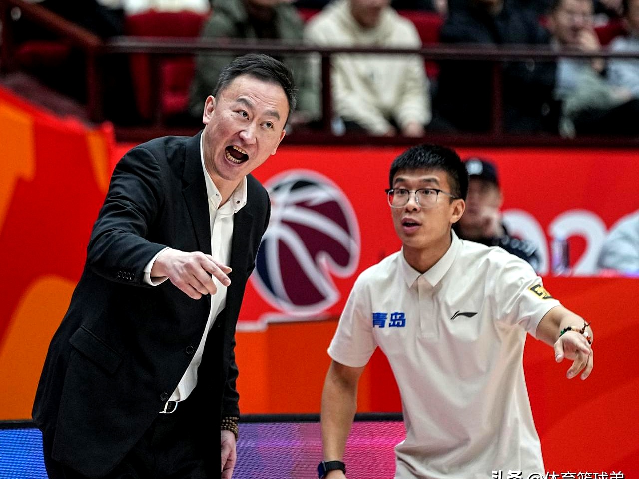 爱游戏手机版-纽约尼克斯清晨调整名单本菲卡刷新队史纪录备战欧篮联，布鲁克林篮网外线爆发备战荷甲瞬间刷屏的简单介绍