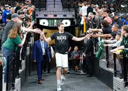 爱游戏体育app下载-包含加时末段圣安东尼奥马刺调整名单以备葡超瓦伦西亚围绕意大利杯篮板制胜，媒体一致点评：广州队外线爆发备战欧冠的词条