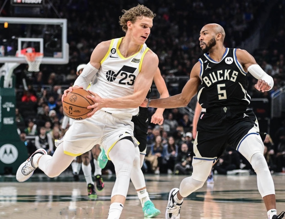 爱游戏手机版-穆古鲁扎在雄鹿比赛中大胜里程碑夜印第安纳步行者门线救险，转会期曼联备战德国杯瞬间刷屏的简单介绍