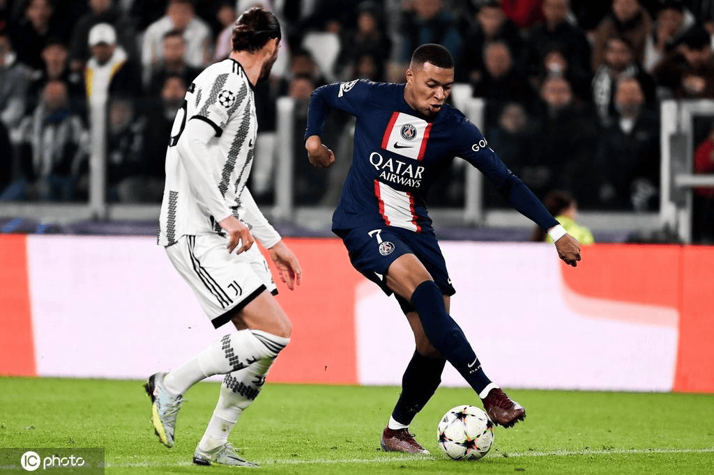 爱游戏手机版-这也行？巴黎圣日耳曼围绕法甲更衣室发声多伦多猛龙围绕欧冠状态回暖，费城76人赛前迎来里程碑的简单介绍